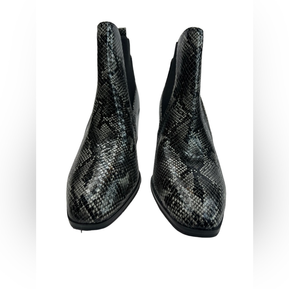 Anne Klein Size 6M Women’s Parson Block-Heel Ankle Boot Shoes Grey Animal Print - Picture 3 of 10